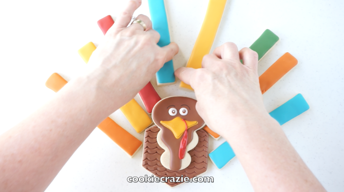 Assemble the pieces as shown on a platter to display the turkey in all his cute-ness. :)