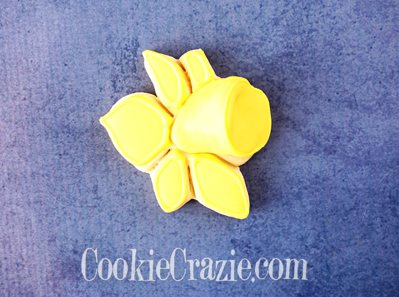 Daffodil Decorated Sugar Cookie