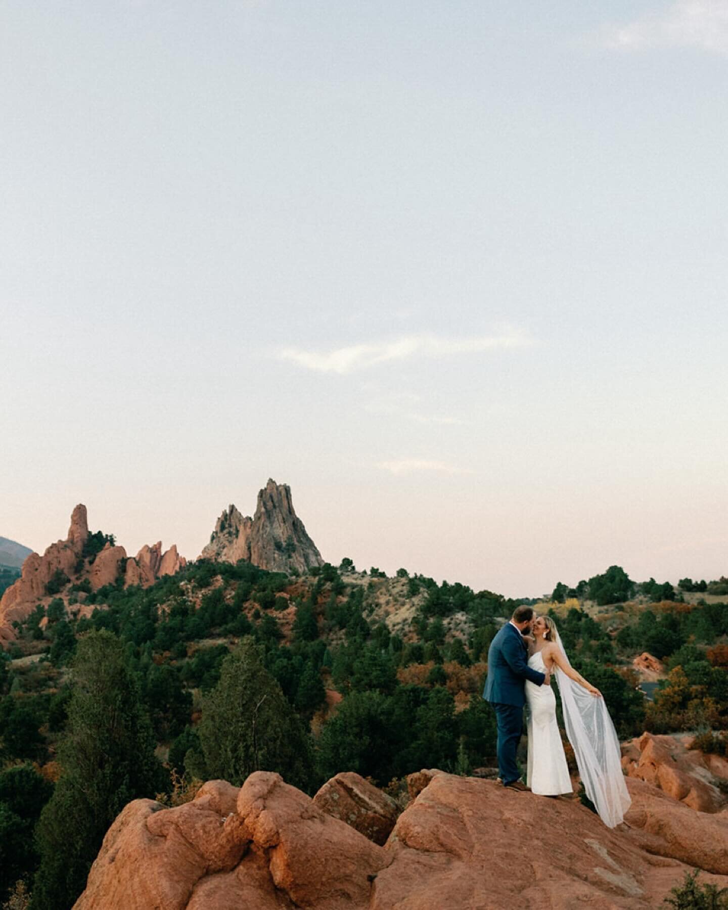 A sweet Garden of the Gods elopement ✨

#gardenofthegods #gardenofthegodscolorado #coloradospringsphotographer