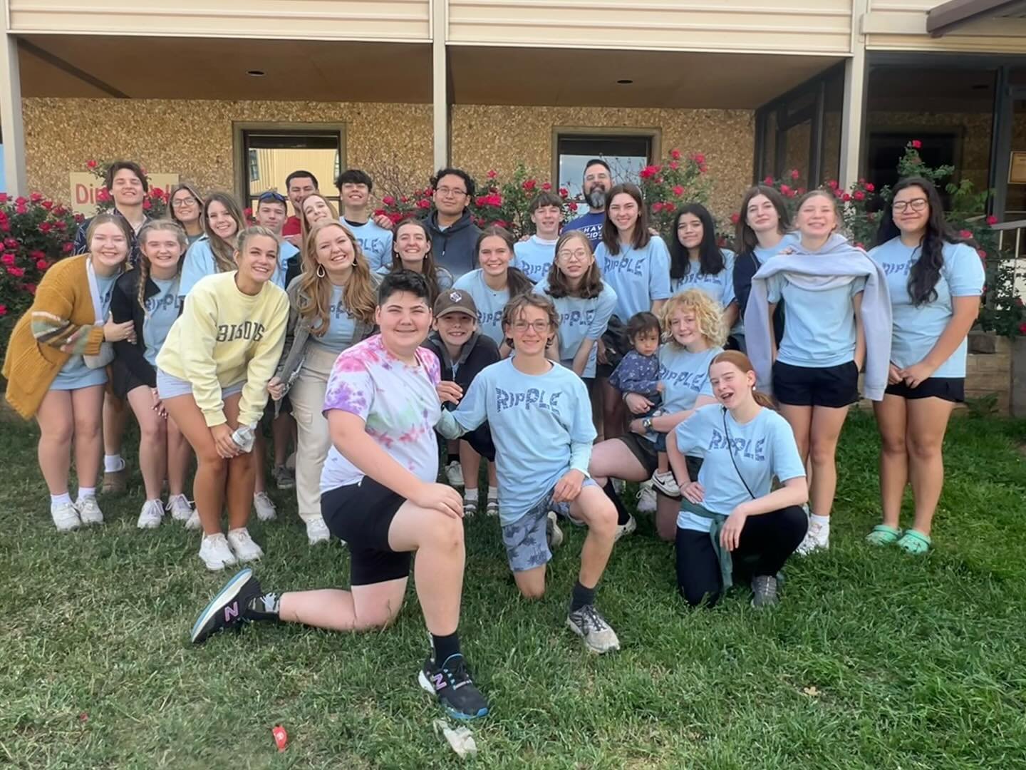 Spring Retreat!!! 🌊💙
This past weekend our group, along with about 150 other students from 7 other churches, gathered to spend a weekend  worshiping our God. We spent time reflecting on the way that Jesus has impacted our lives, the people &amp; th