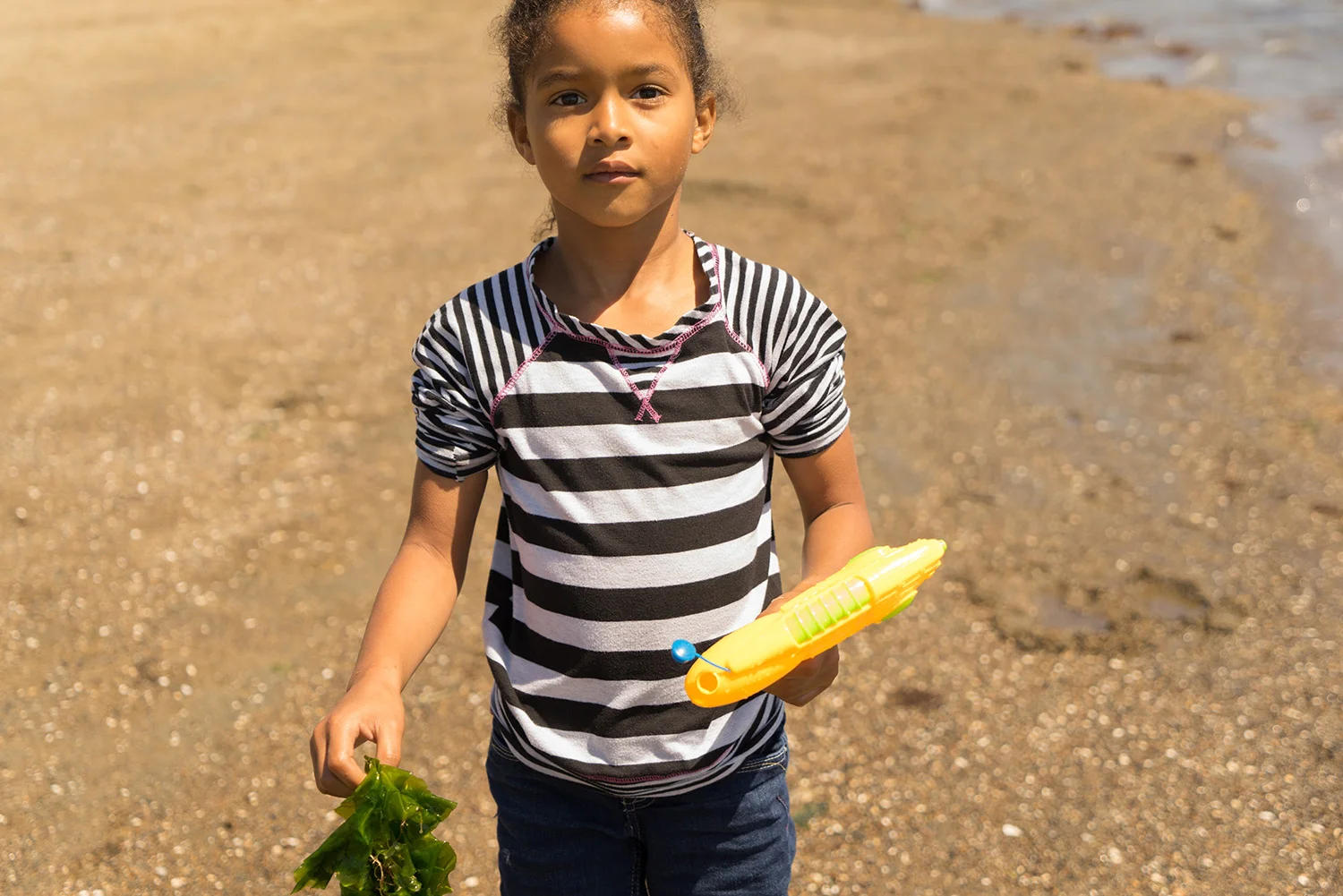 6 year old girl playing at the beach-Alameda family photos