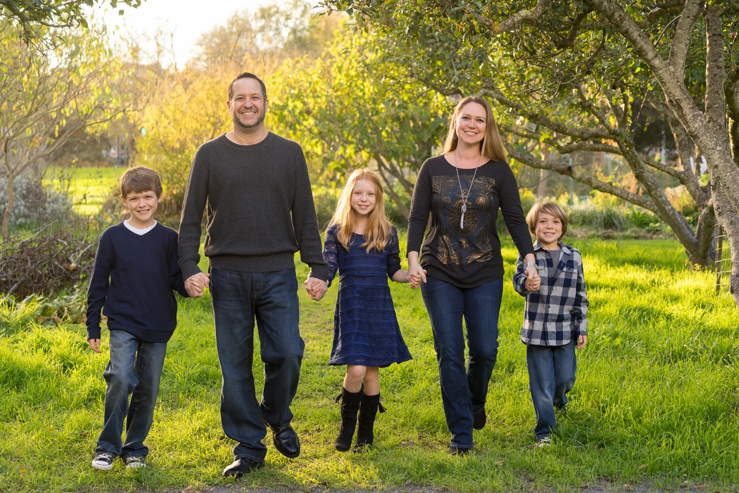 family of 5 walking in the gardens-San Ramon lifestyle photography