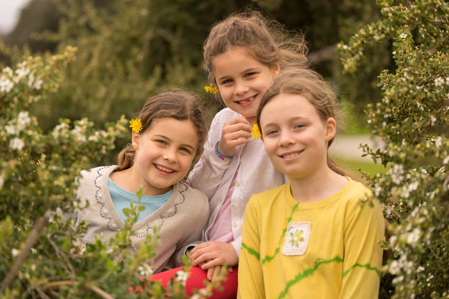 3 girls with flowers-Oakland family photography