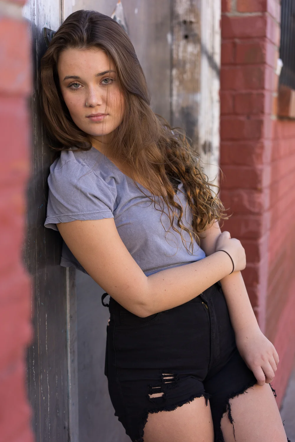 teen with brick wall - Oakland senior portraits
