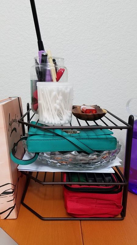 MY SHELF, IN ALL ITS ONE DOLLAR GLORY! See how nicely it holds all my things? I'm very cool (and organized).