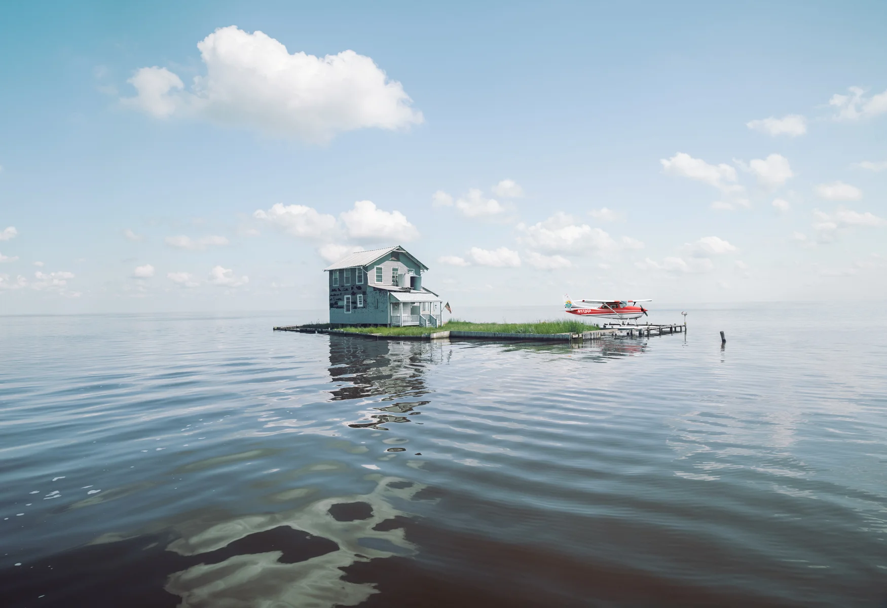 CADE00280HOUSEONLAKE-No-Woman_R.jpg