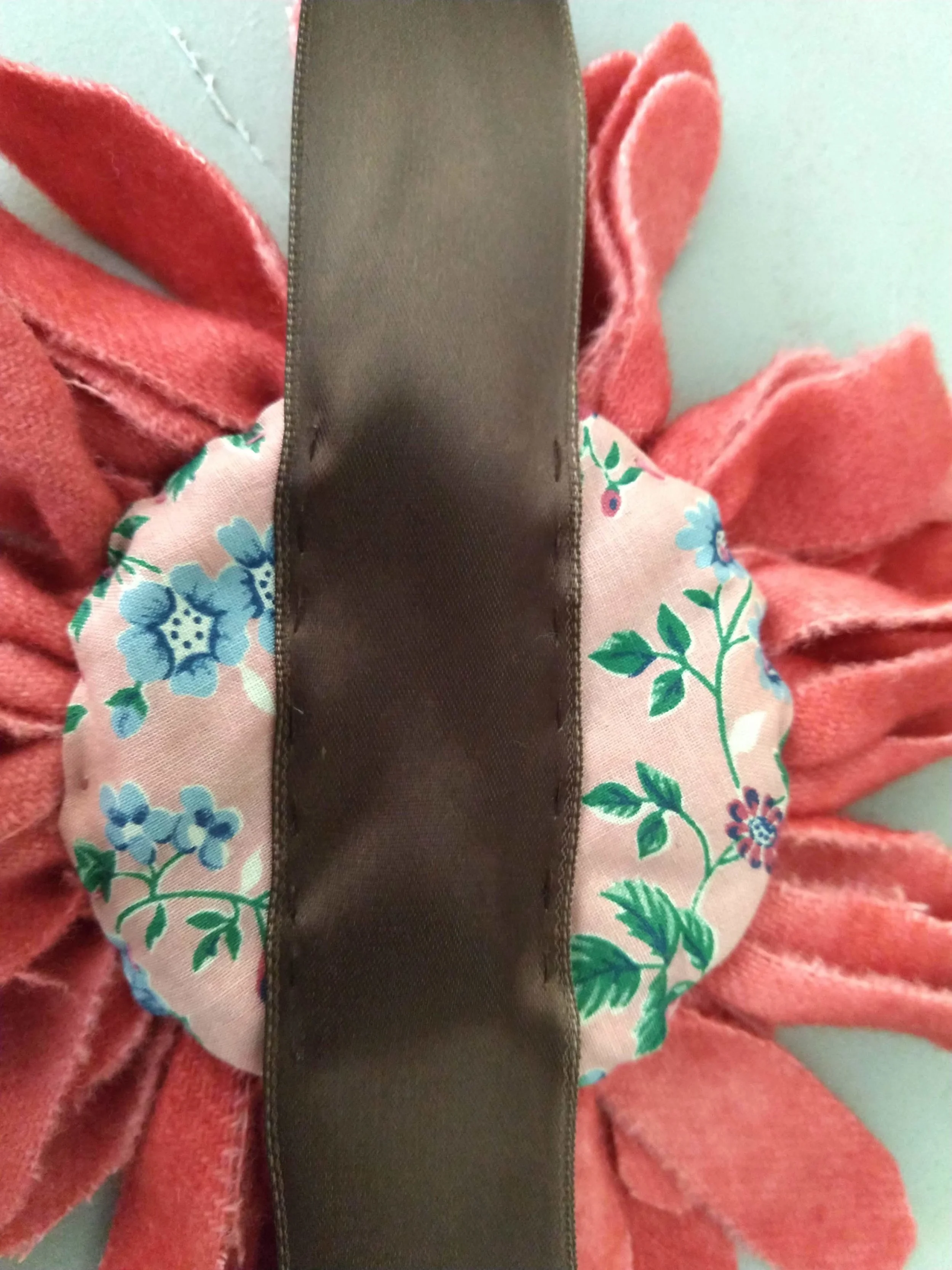 Back of finished sunflower tieback.jpg