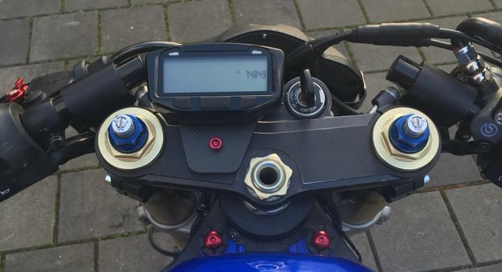 A Vapour gauge fit perfectly and kept things clean and simple.