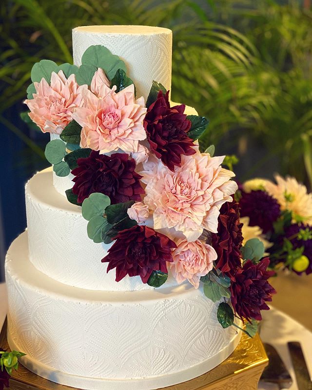 The biggest compliment is when a fellow @johnsonandwales baking &amp; pastry grad asks you to make their wedding cake!! Thank you @michelle_altvater for letting me be apart of your big day. Your wedding @rogerwilliamspark botanical center was breatht