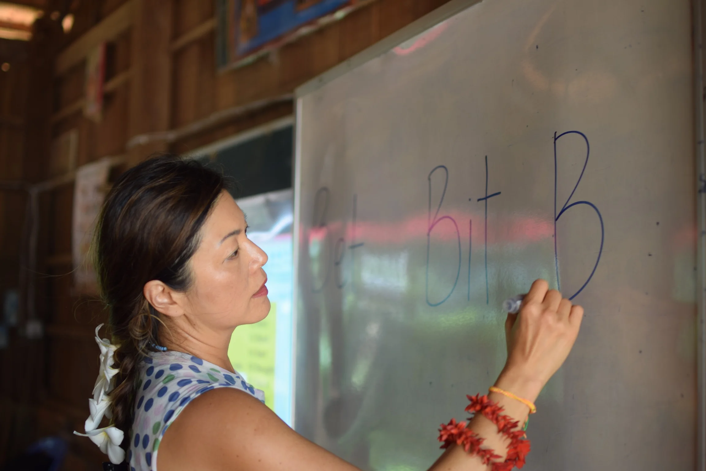A TASSEL volunteer teaching at the Banan School.