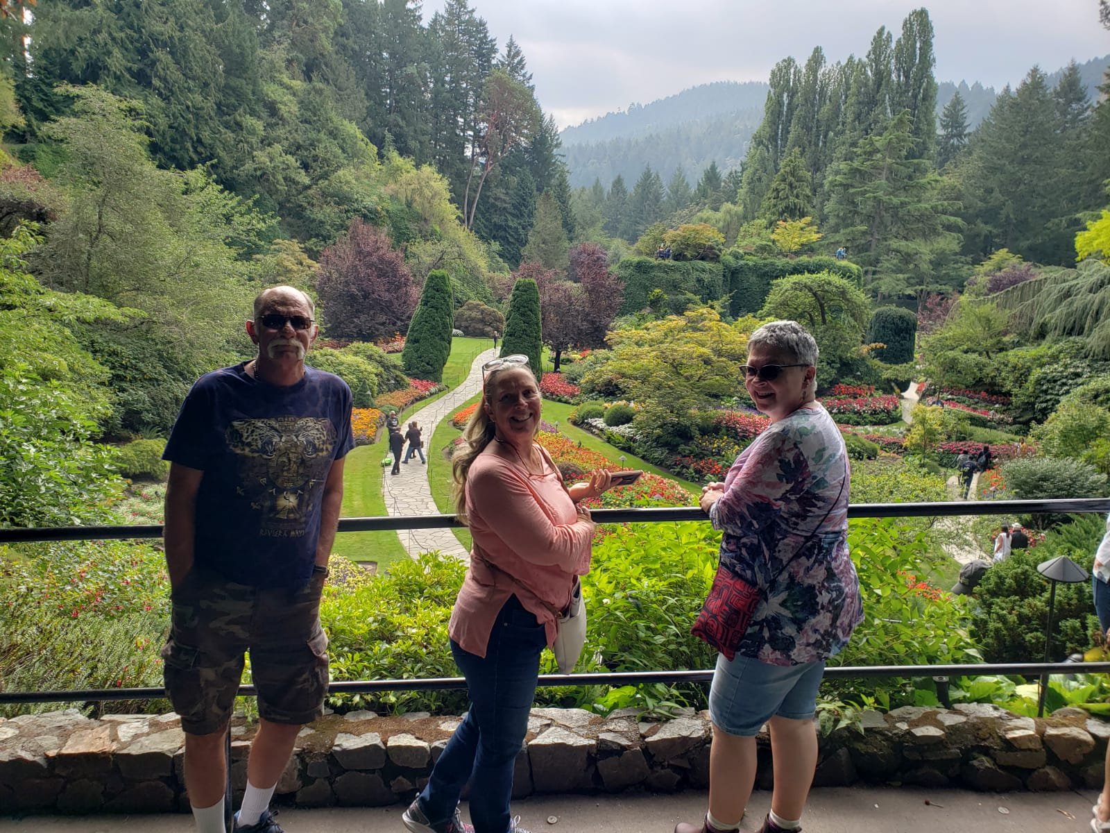 With Pete and Y'vonne in Butchart Gardens