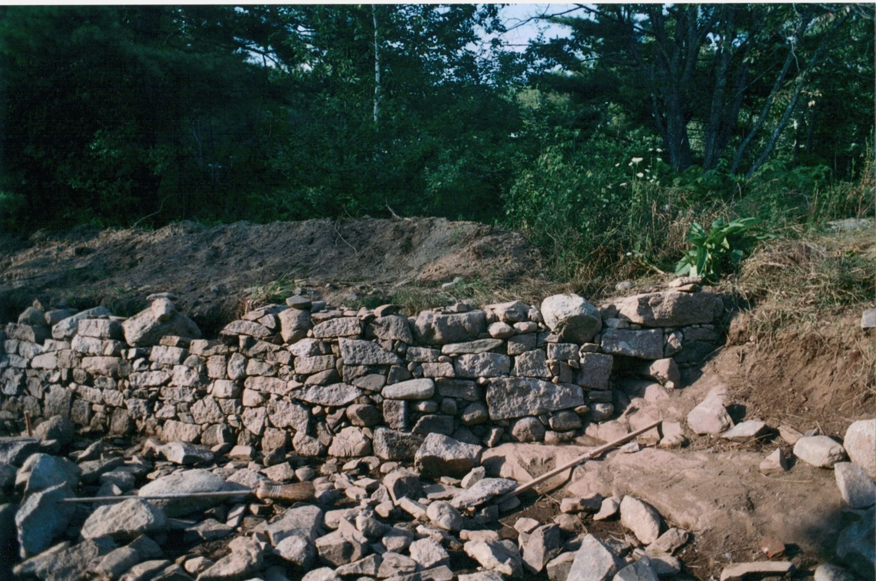 drystone retaining wall.in process.2005.www.coirewilliams.com.jpg