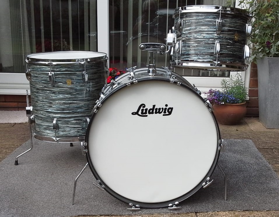 1968 Blue Oyster Ludwig Super Classic.jpg