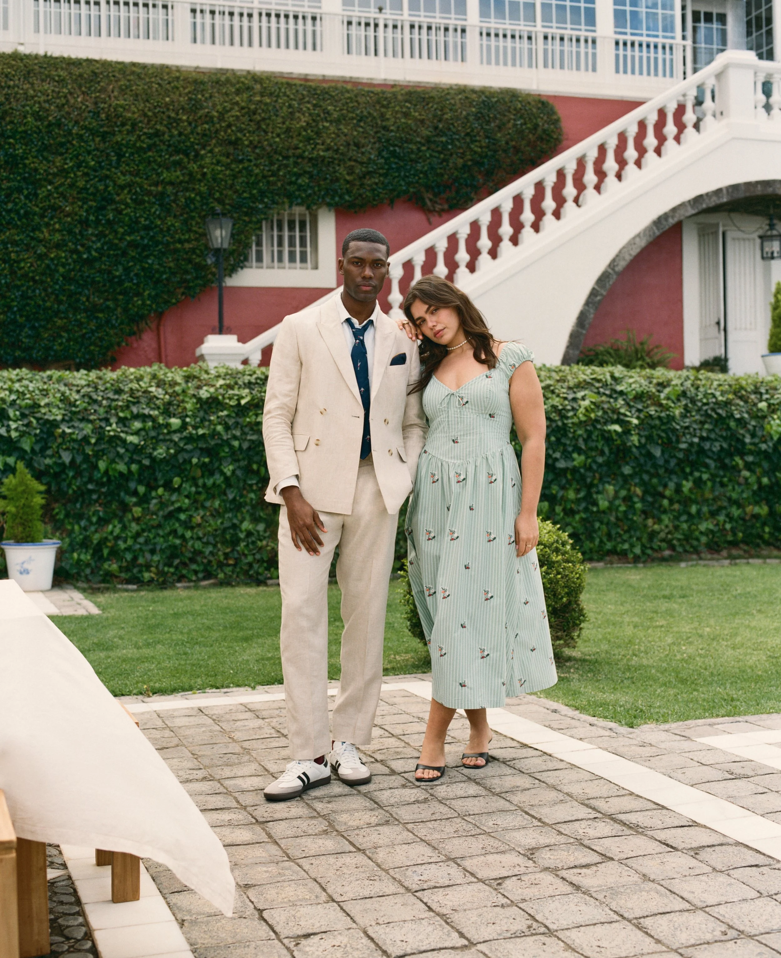 ANF_SUMMER_2_2026_CAMPAIGN_EMEA_SUMMER_OCCASION_OUTFITTING_MENS_D6_GROUP1_000009170004 1.jpg
