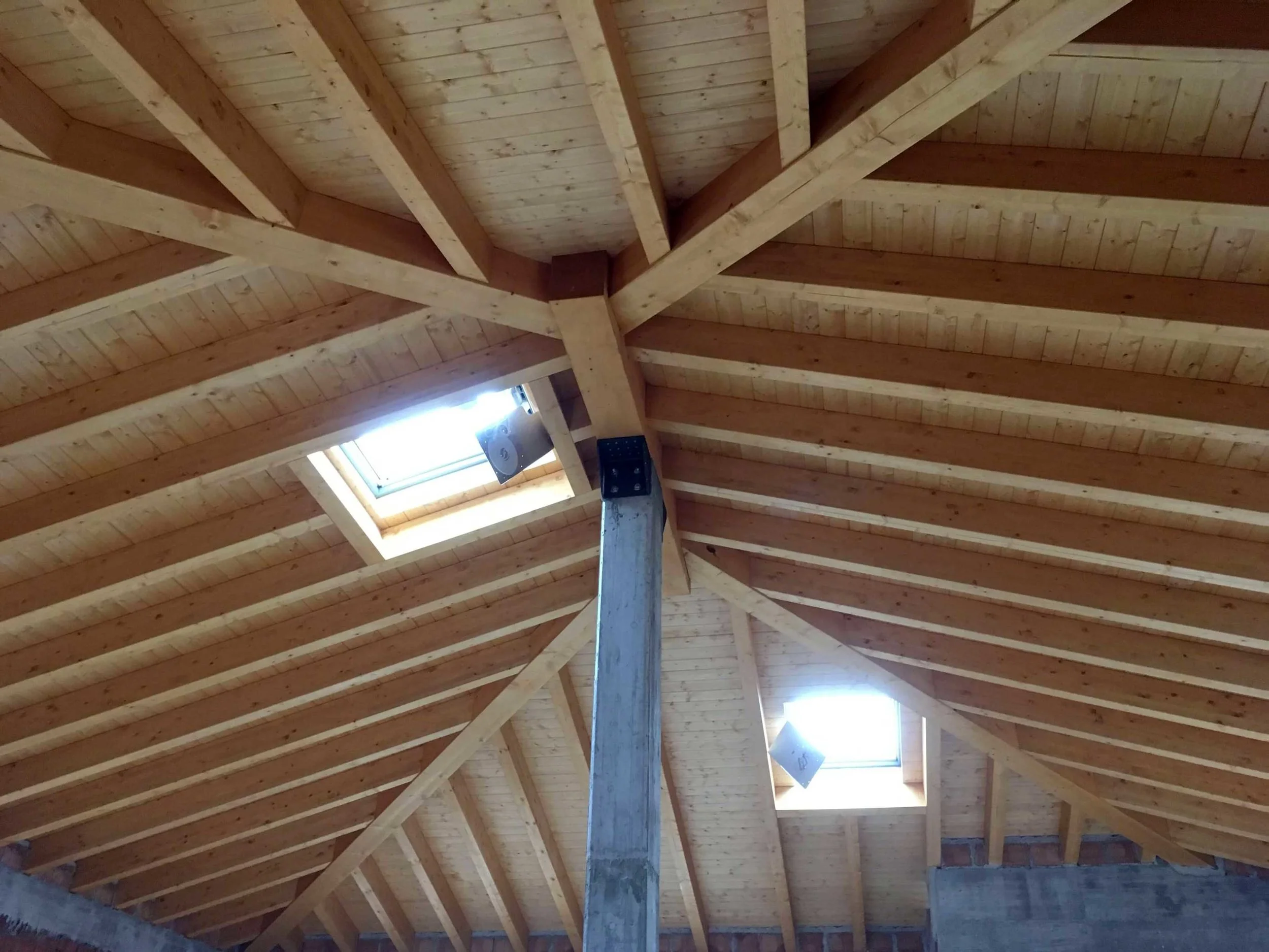 tetto-in-legno-velux.jpg