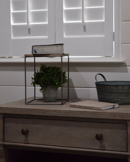 Country-nightstand-display-idea