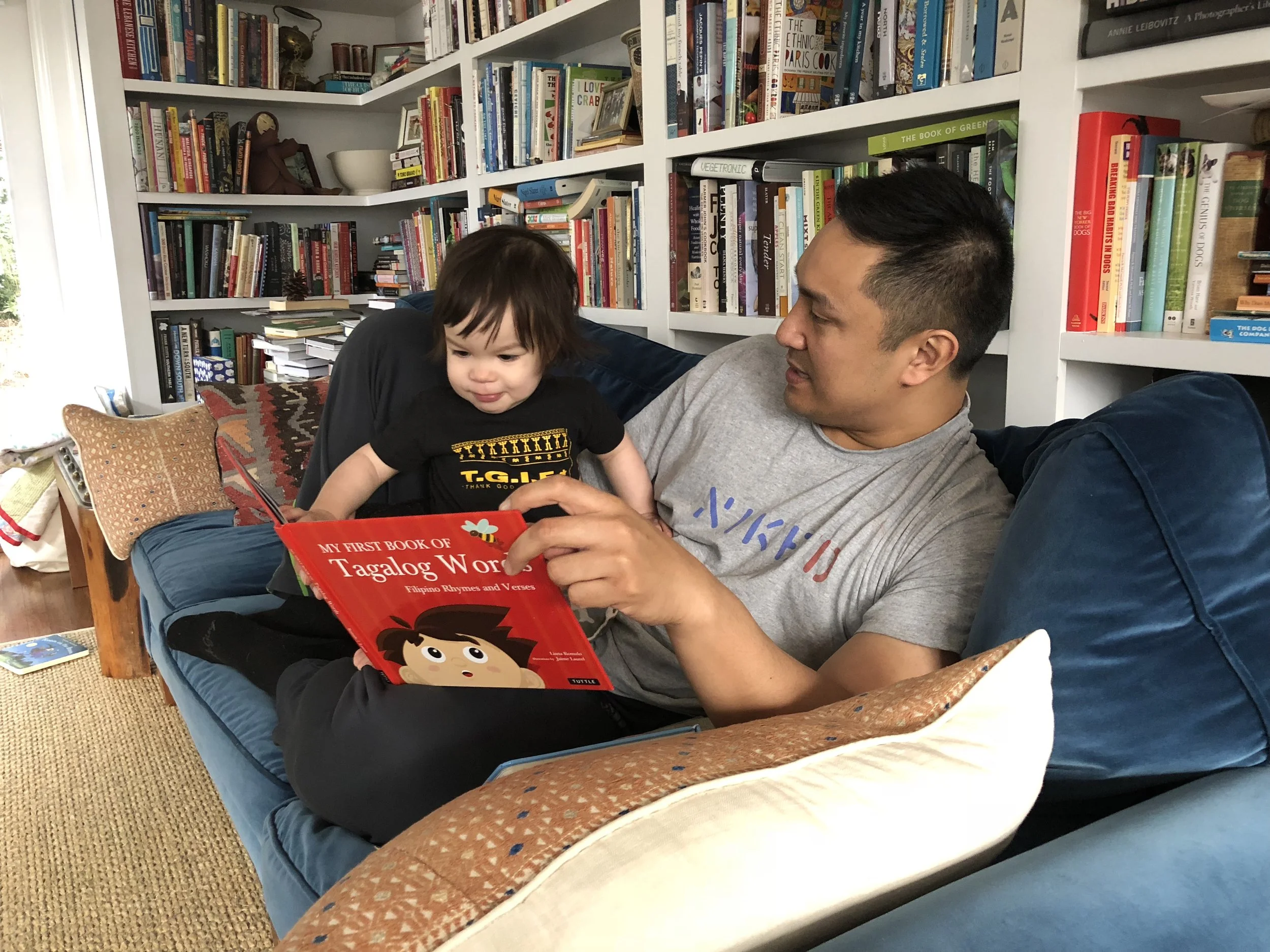 Nagbabasa kasama ni Tatay