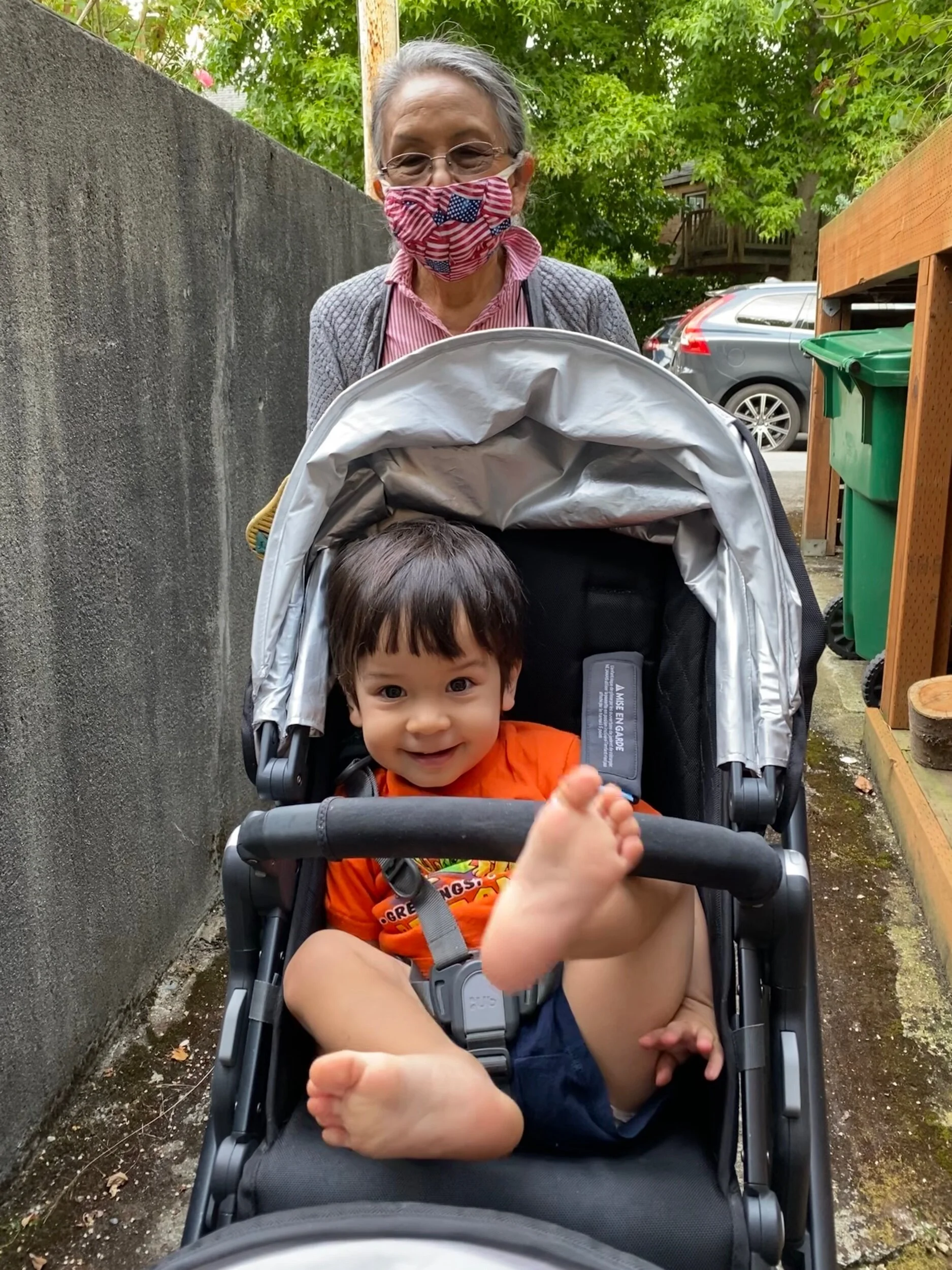 “Look, no shoes!”