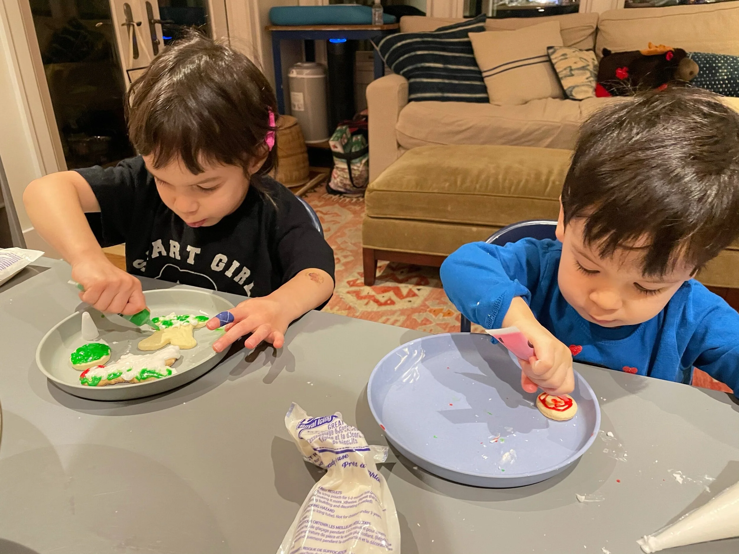 Tandem cookie decorating