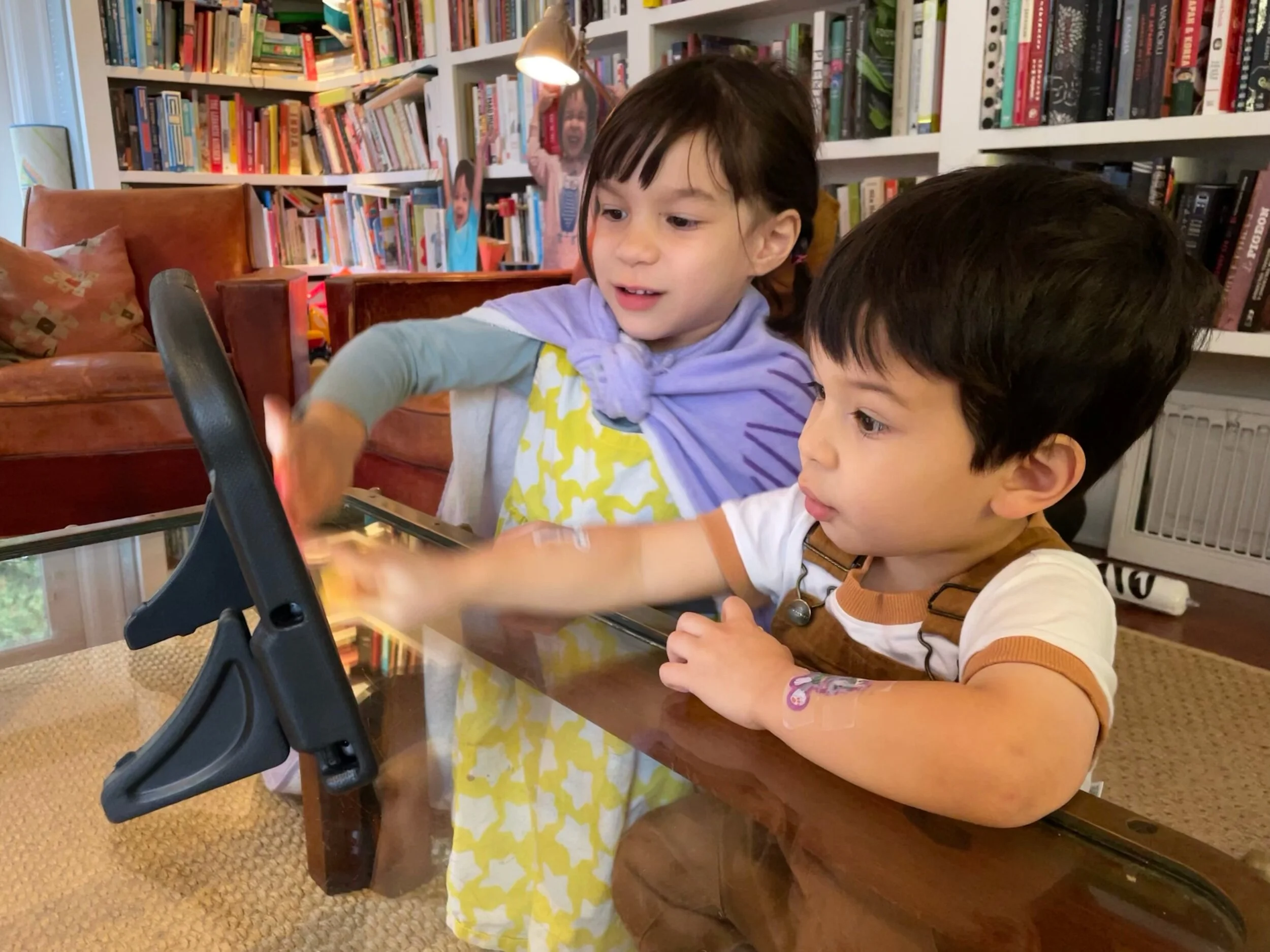 Competitive coloring with Xanna