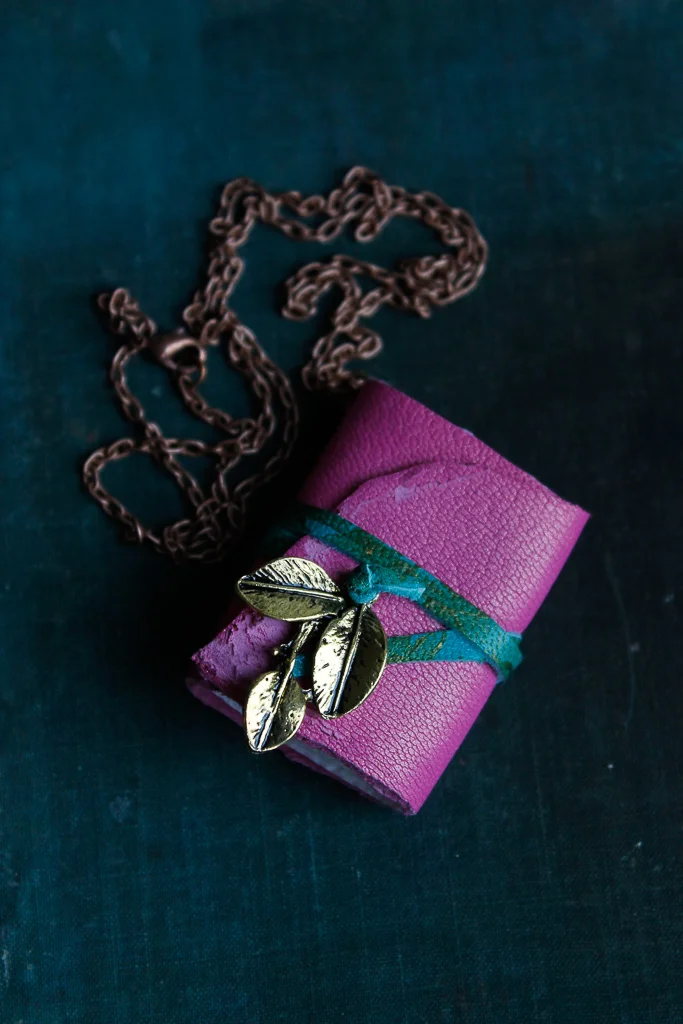 wearable-miniature-book-necklace-83.jpg
