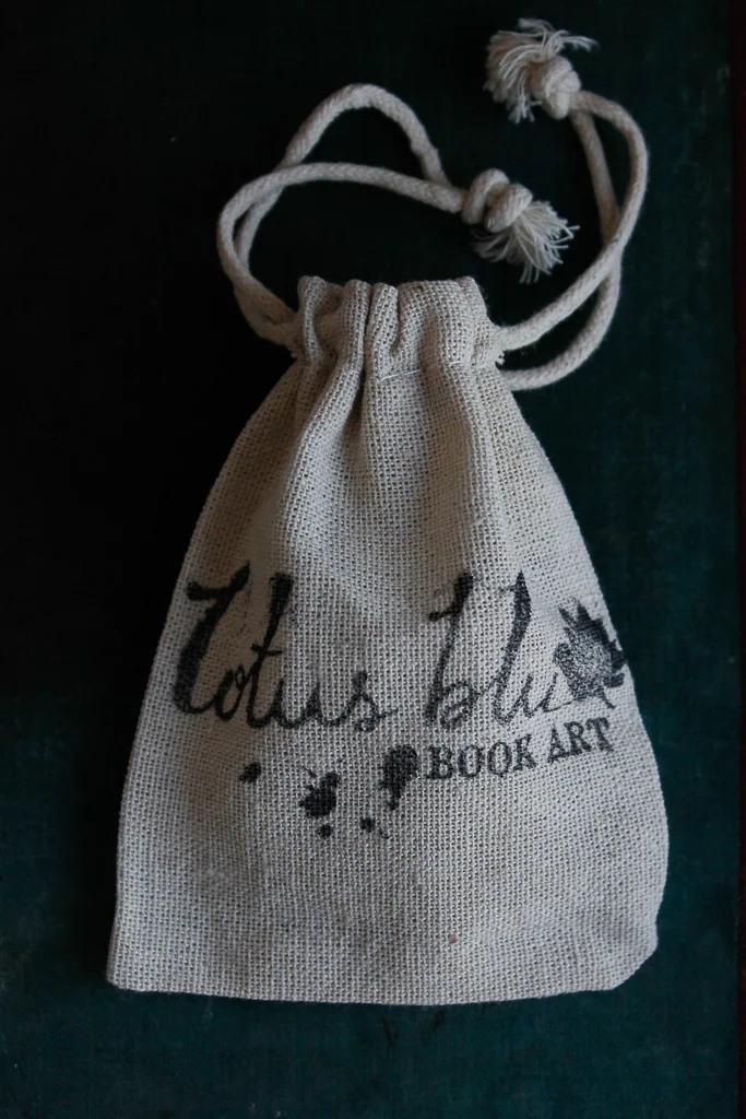 book-necklace-packaging-93.jpg