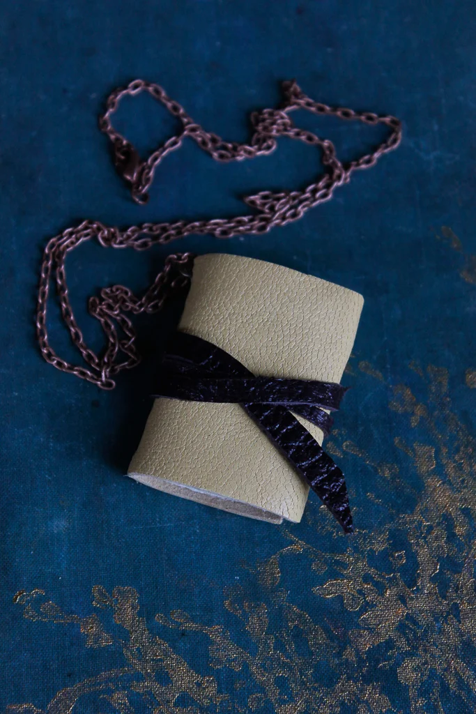 wearable-miniature-book-necklace-51.jpg