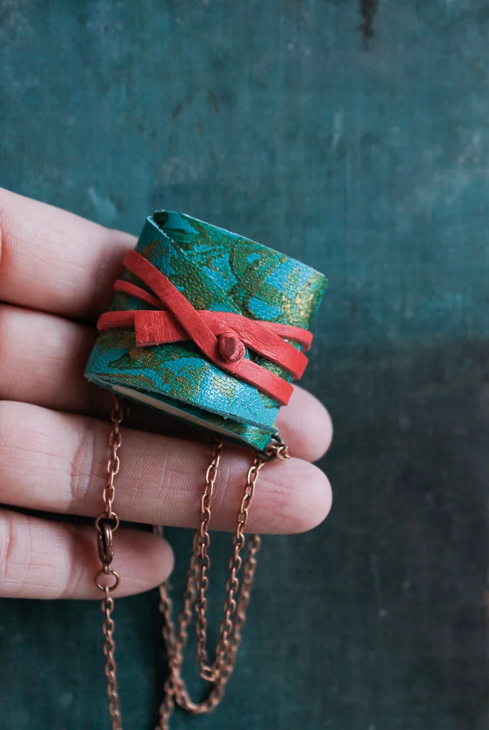 wearable-miniature-book-necklace-85.jpg