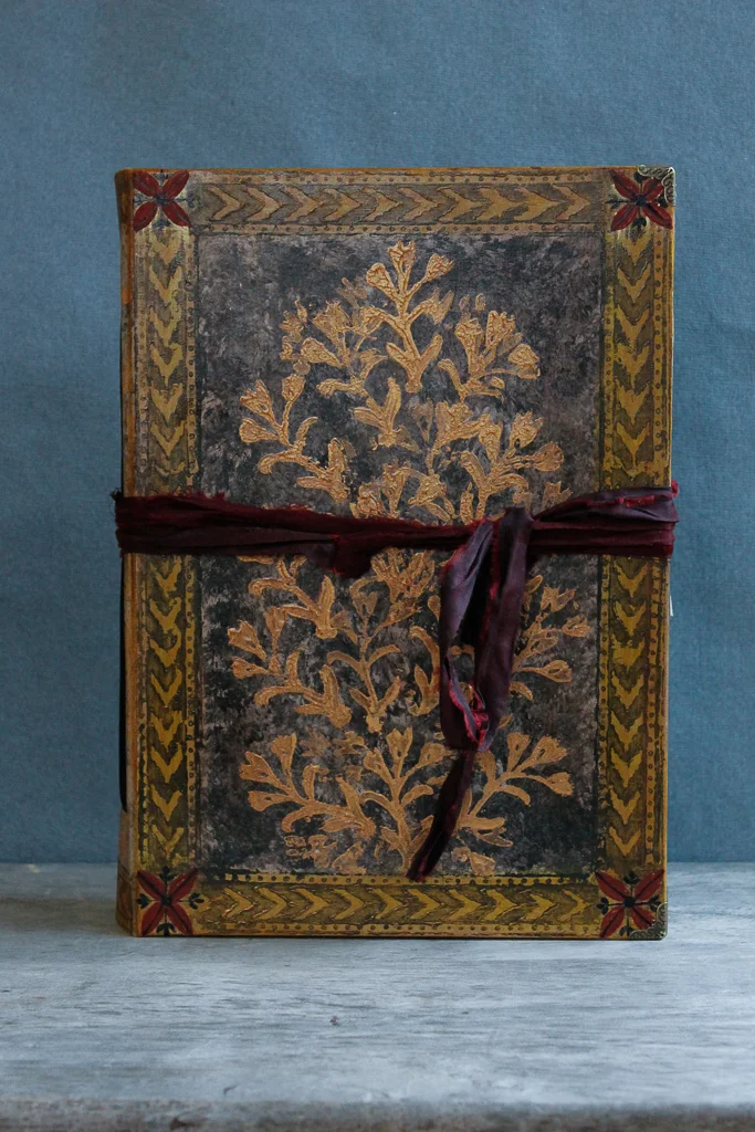 traditional-wedding-photo-album-1.jpg