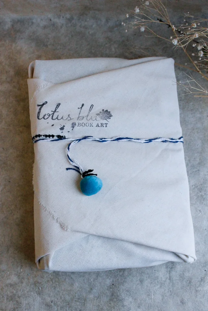 lotusblubookart-packaging-16.jpg
