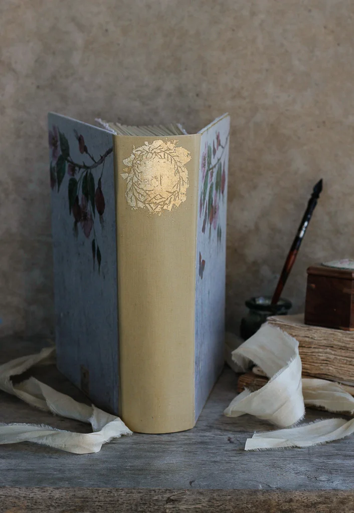 rosehip-gold-wreath-wedding-photo-album-7.jpg