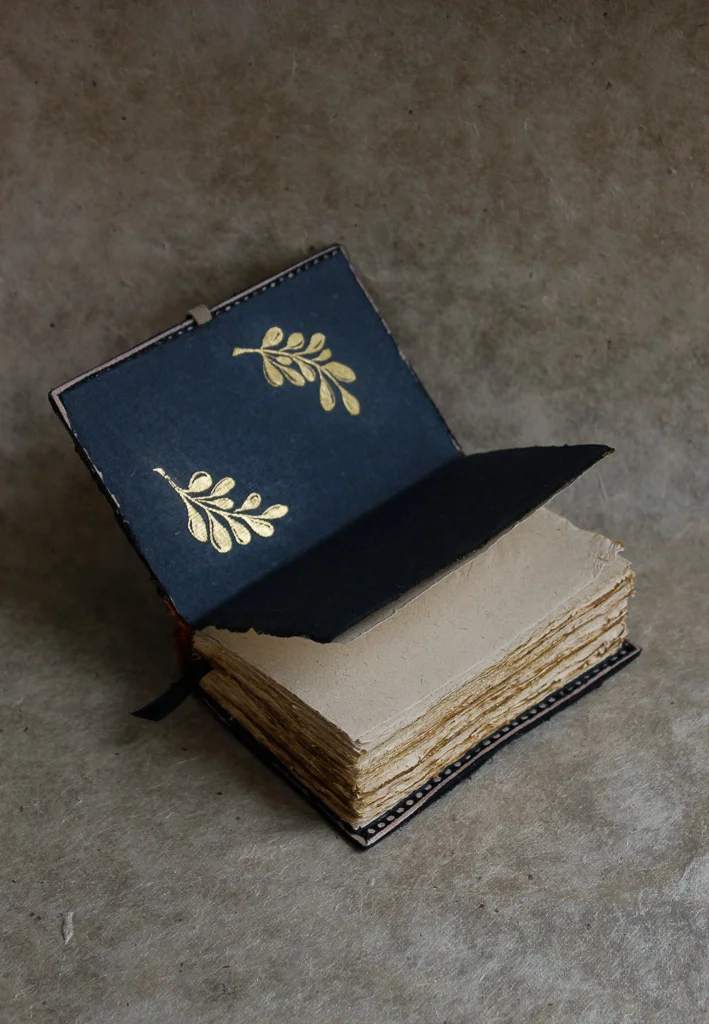 zardozi-handbound-embroidered-writing-journal-5.jpg