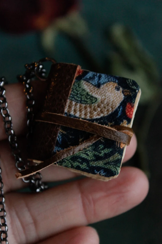wearable-book-novelty-necklace (28 of 62).jpg
