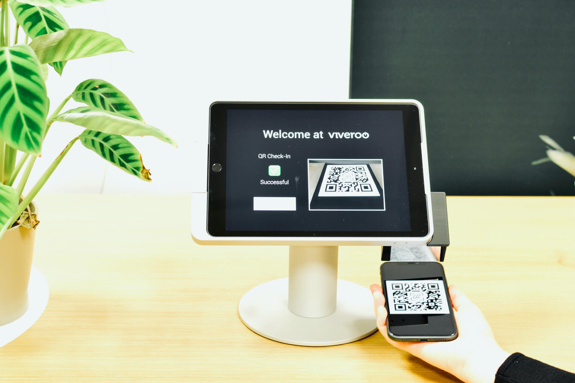 Viveroo USA One Kiosk Stand Apple iPad Mount Furniture Dock Retail Hospitality Point of Sales Back Scanner