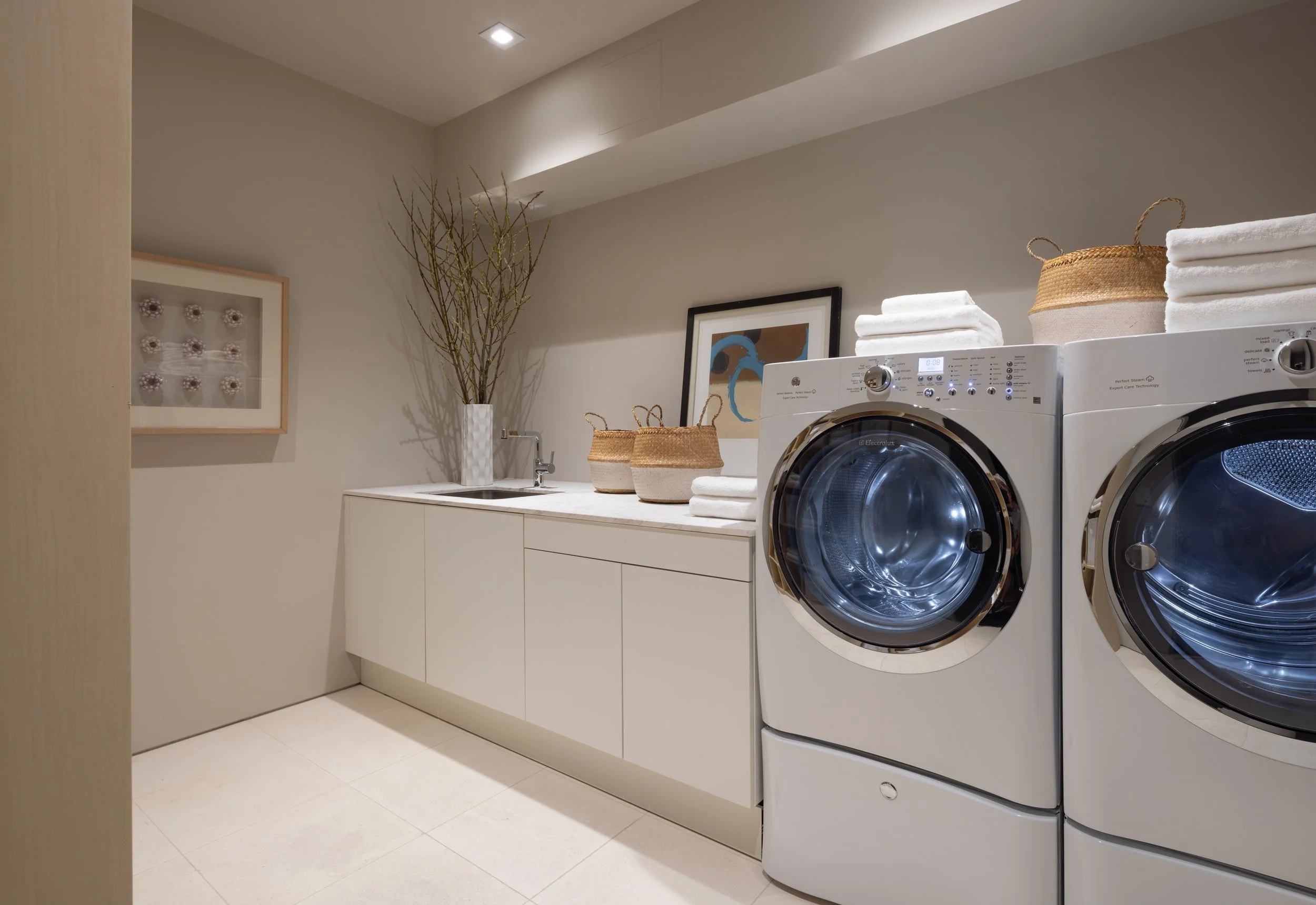 24_LL_Laundry_1995.jpg