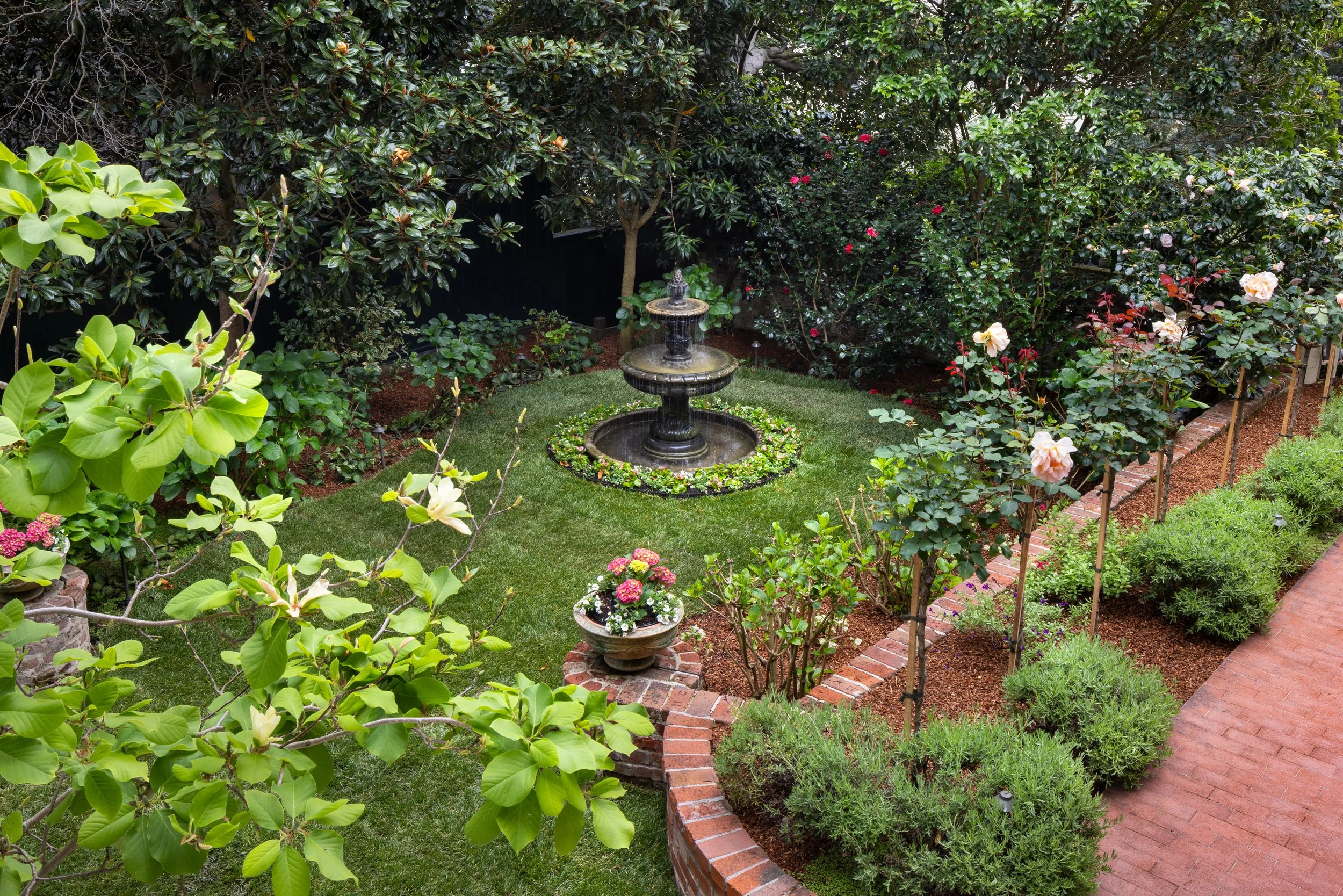 02_Yard_Front_2622.jpg