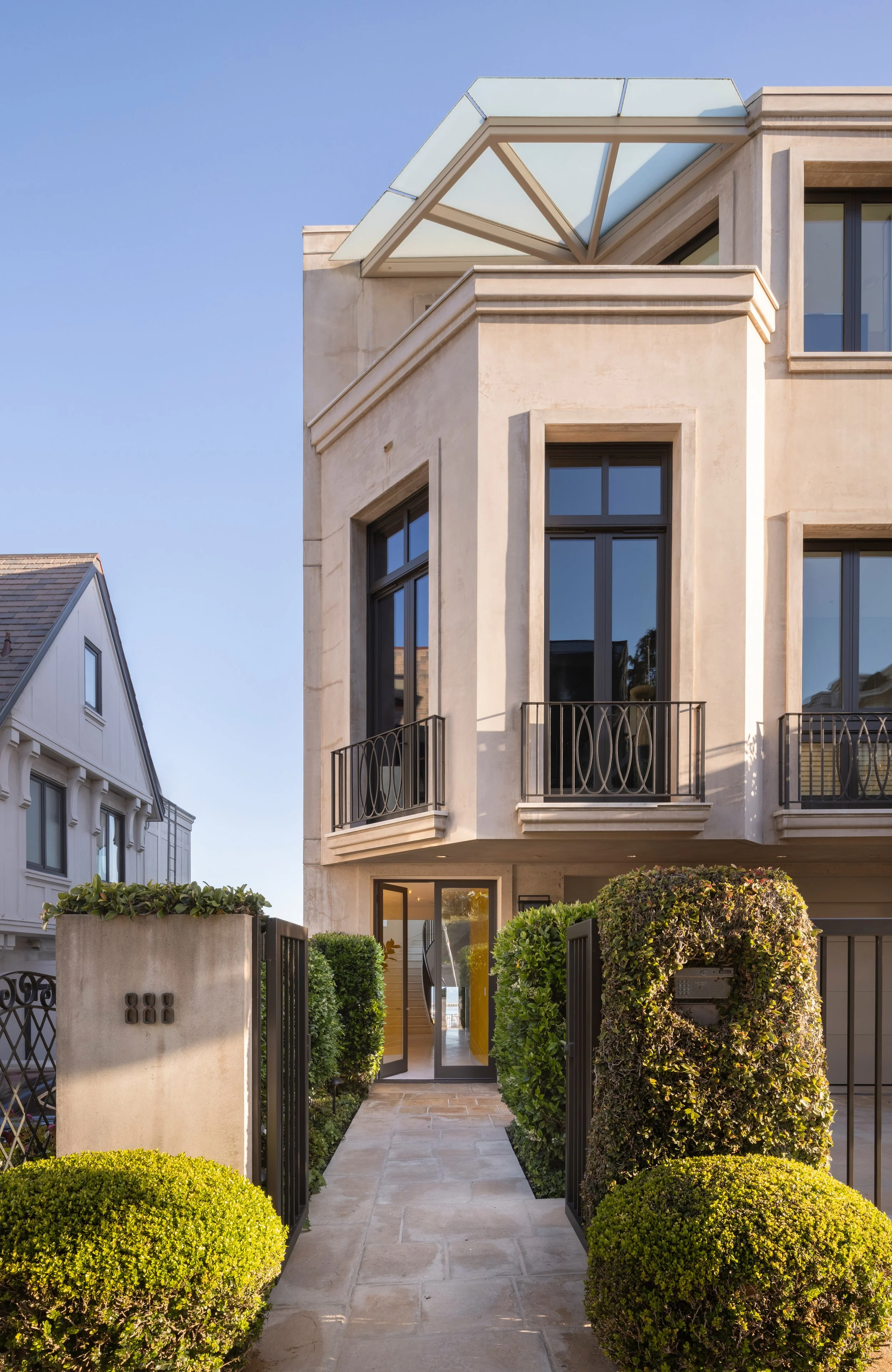 fr_03_Facade_Entry_6039.jpg