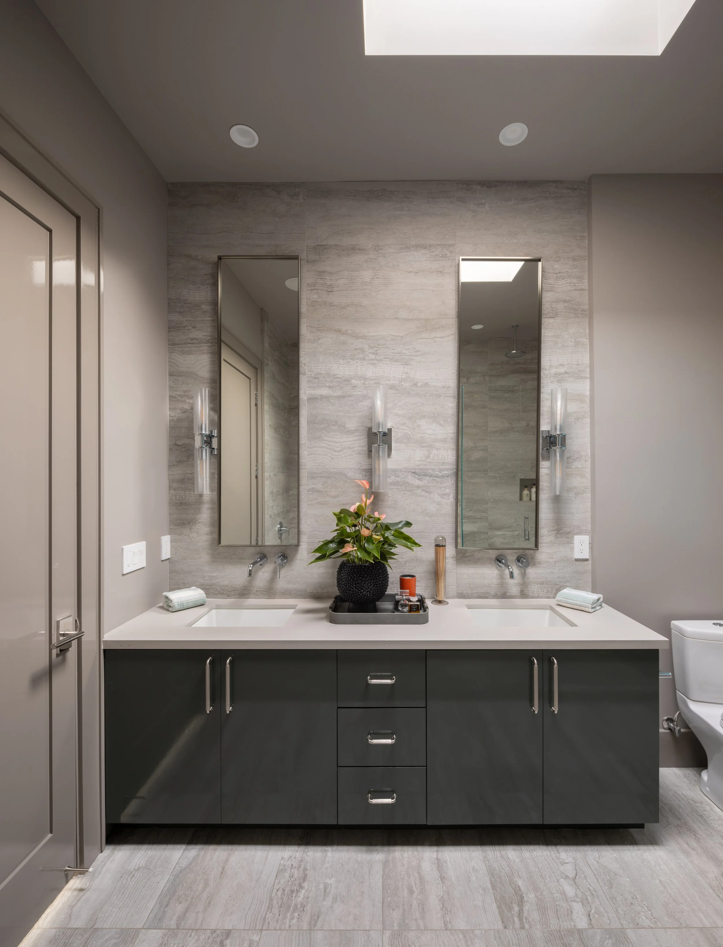 L2_Primary_Bath_Vanity_2802.jpg