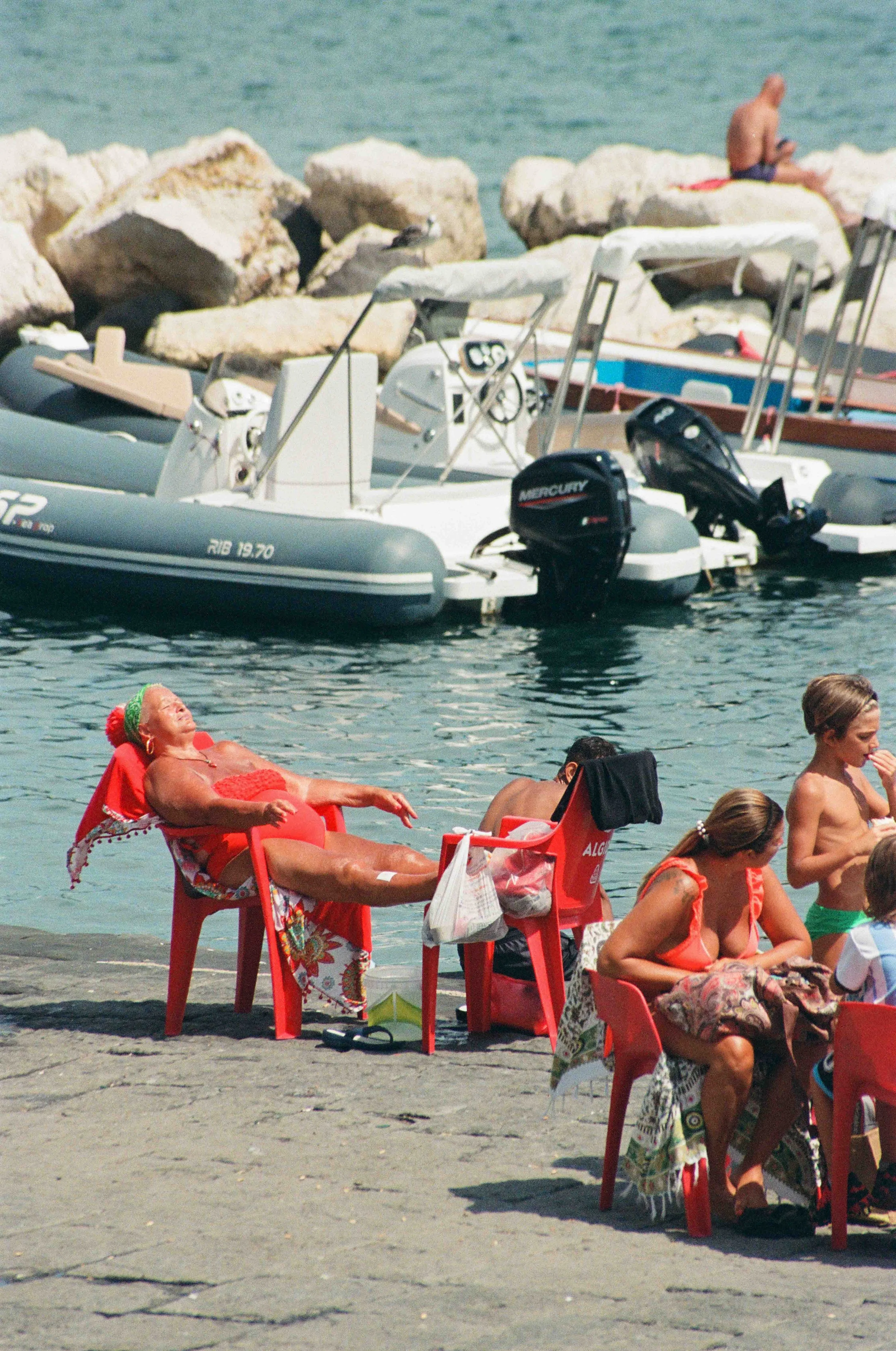 SusanBerry_BerryFace_NaplesItaly_Napoli_StreetPhotoshoot_FilmPhotographer-9.jpg