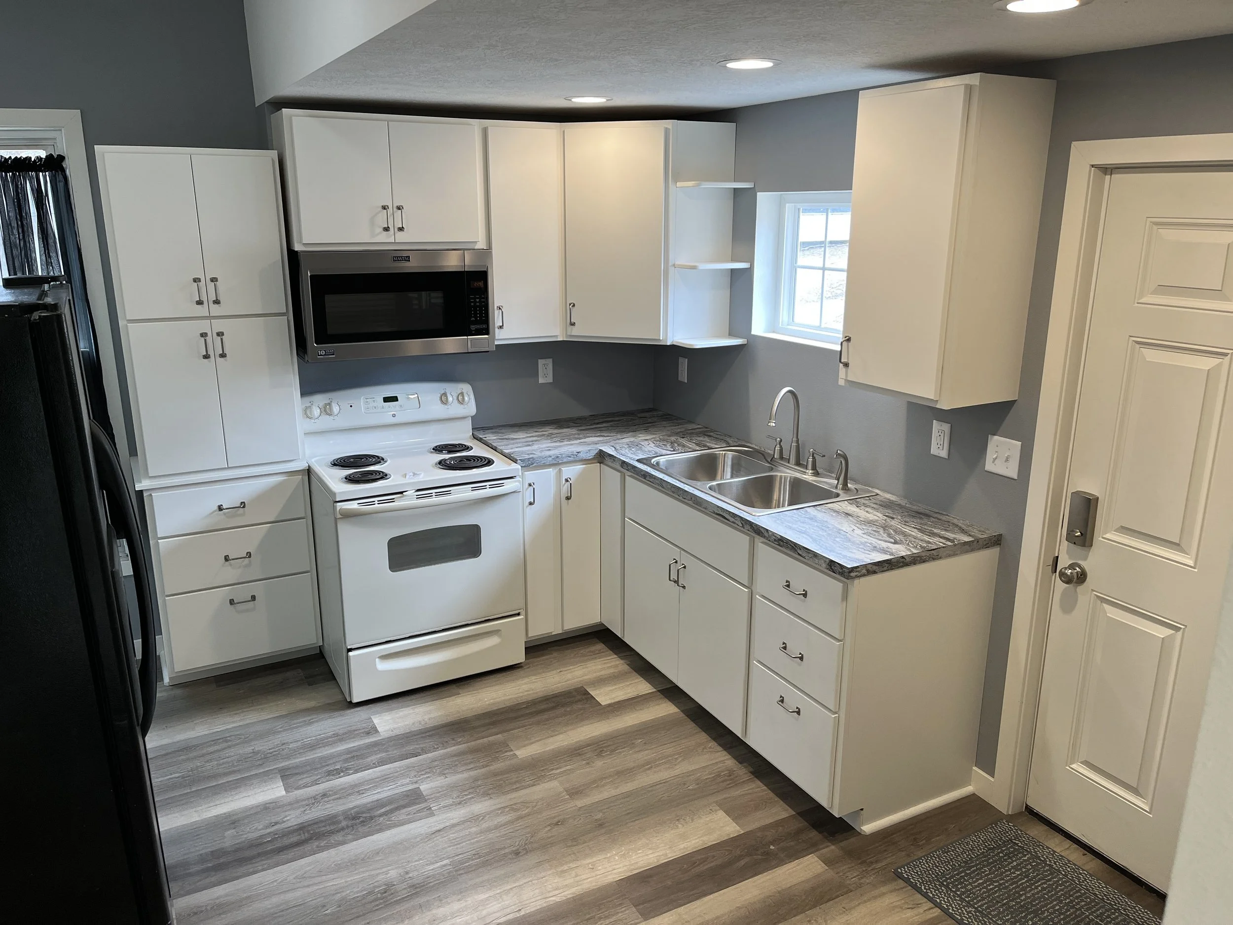 Rental 4401 Kitchen.JPG