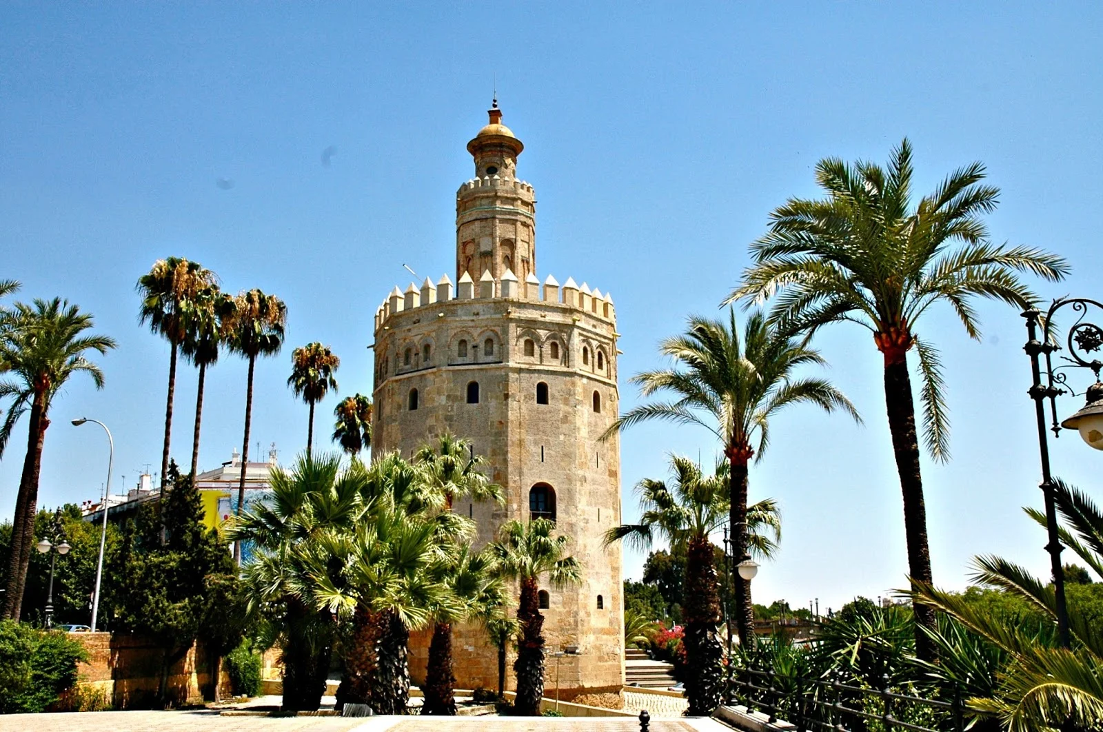 Torre_del_Oro_Seville.jpg