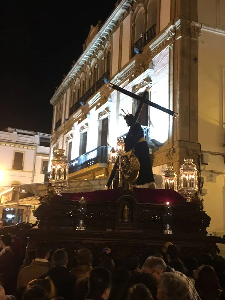 Carrying+the+icon-Holy+Week.jpg