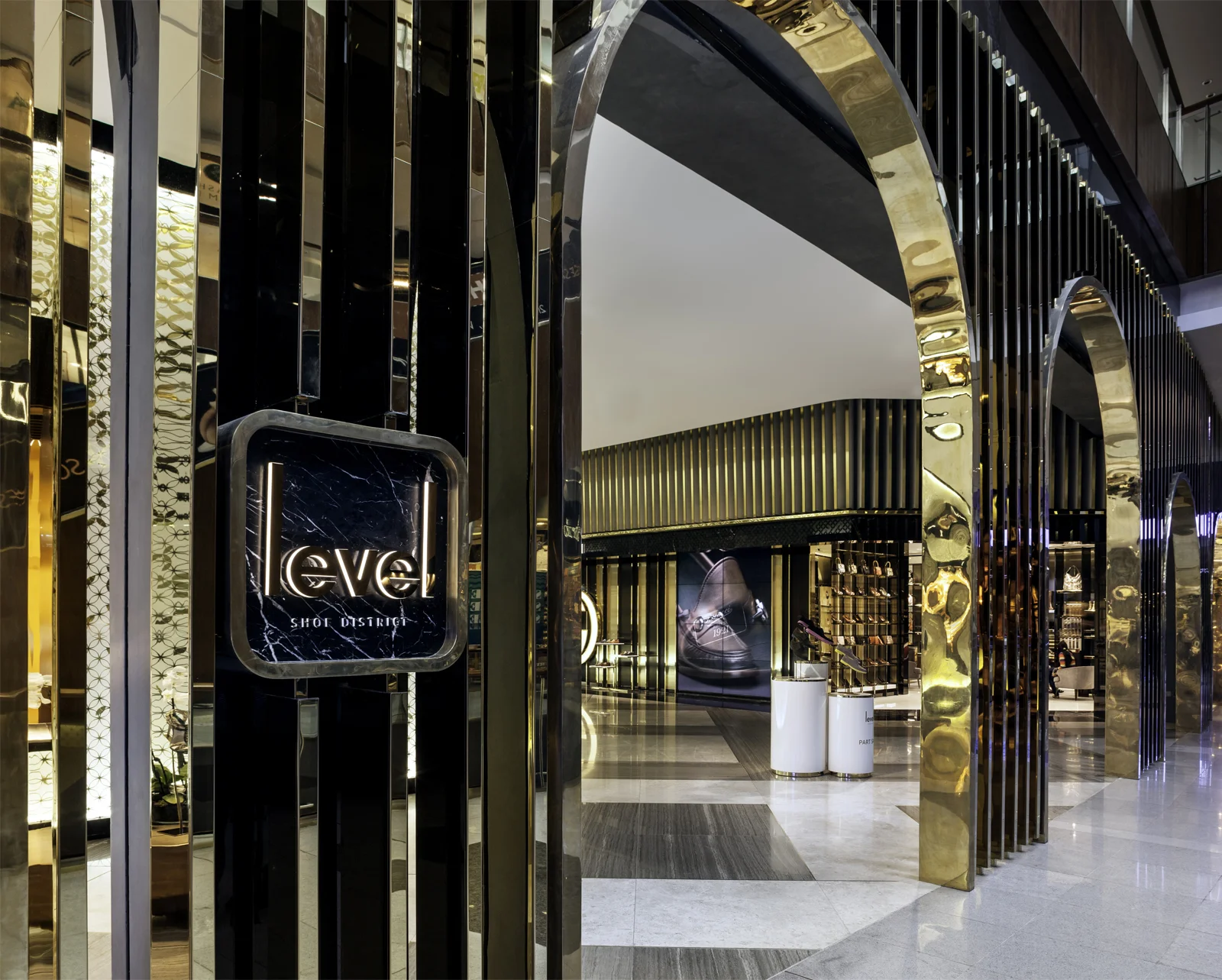 Level shoes dubai. дубай молл туфли femme. магазин в дубай молле с кроссовками. Dubai mall luxe stores. эмирейтс молл дубай магазины.