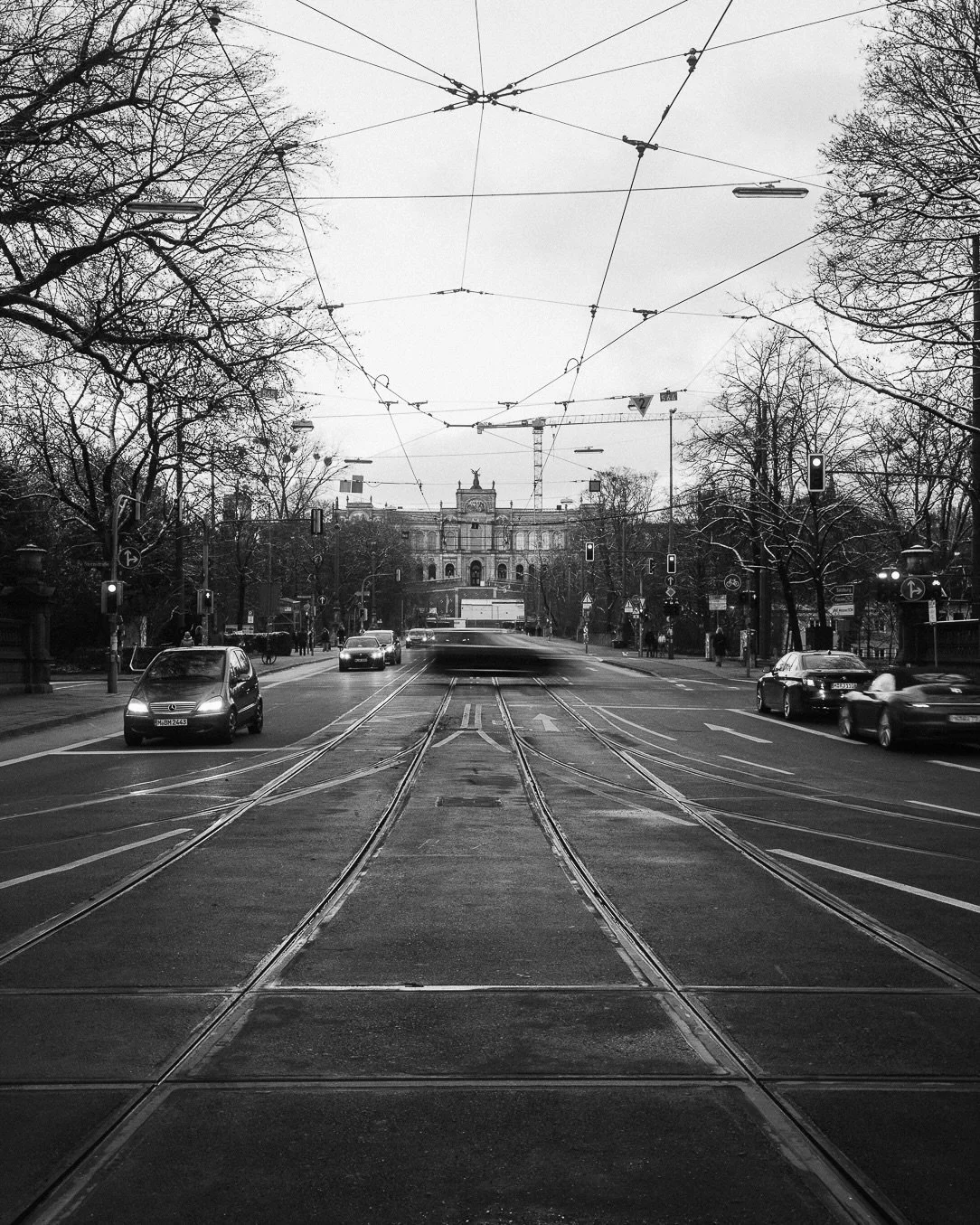 [1-9] what&rsquo;s your favorite?

Scenes from my photowalk a couple weeks back in Munich.

Roaming through an unfamiliar city by yourself, following wherever the wind takes you, is unbeatable. 

Wish you all a wonderful weekend 🤞