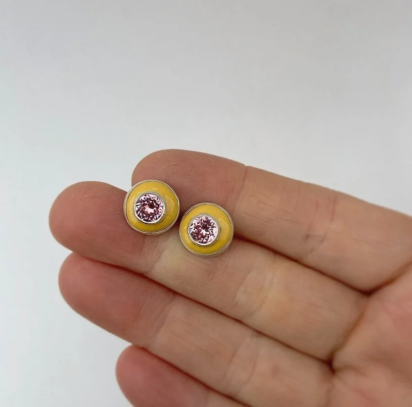 Peach%3APinkStuds3.jpg