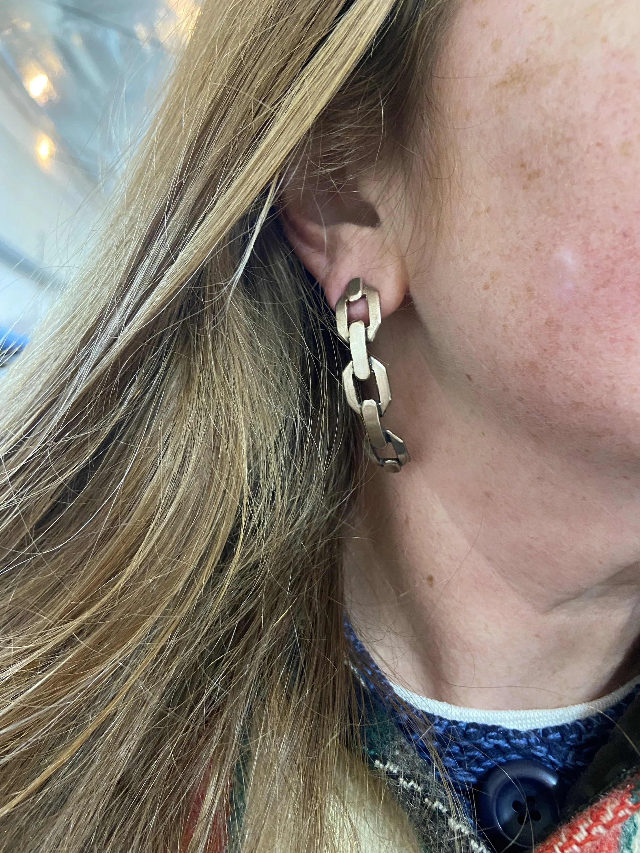 Thick chainlink earring model.jpg