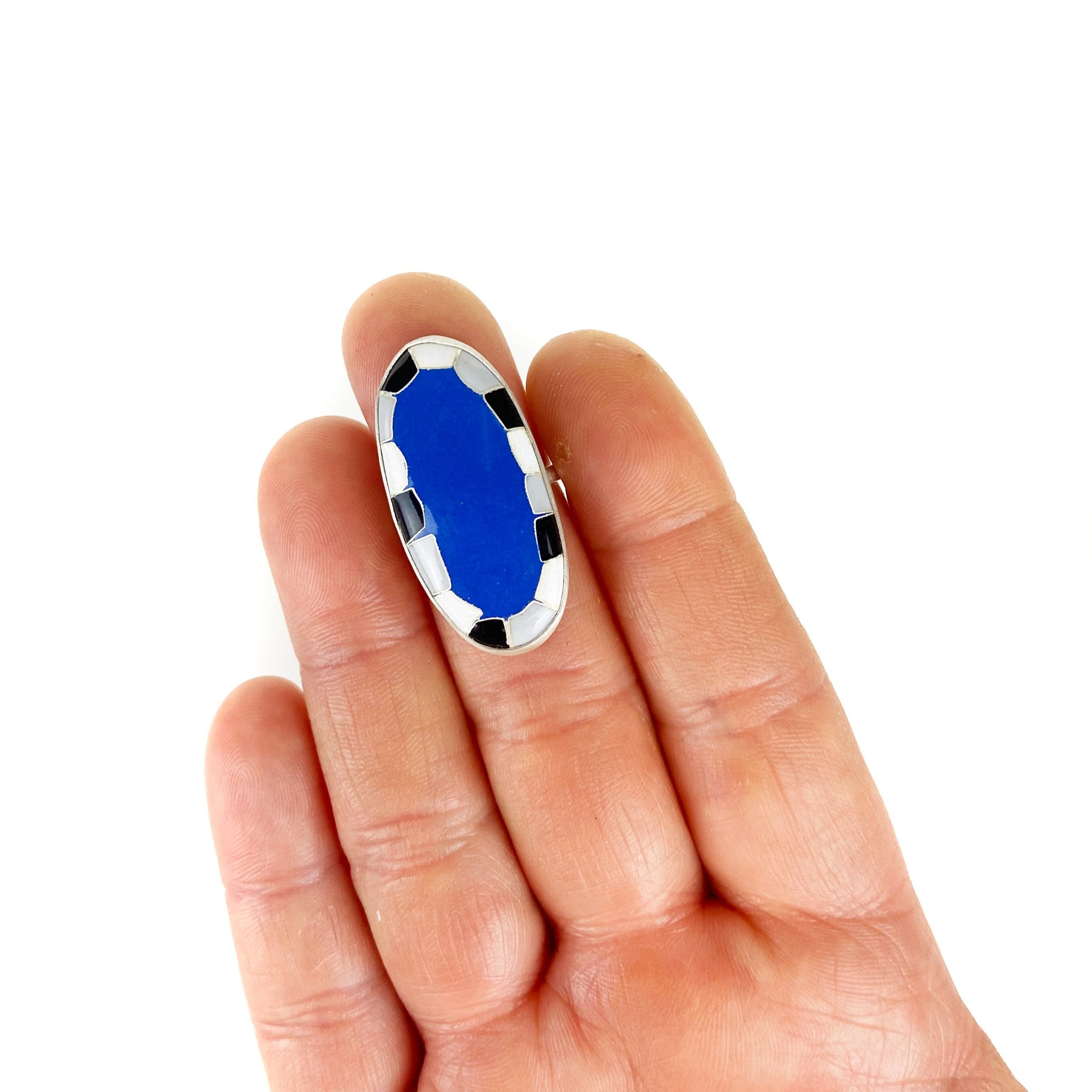 Long+Blue+Ring+hand.jpg