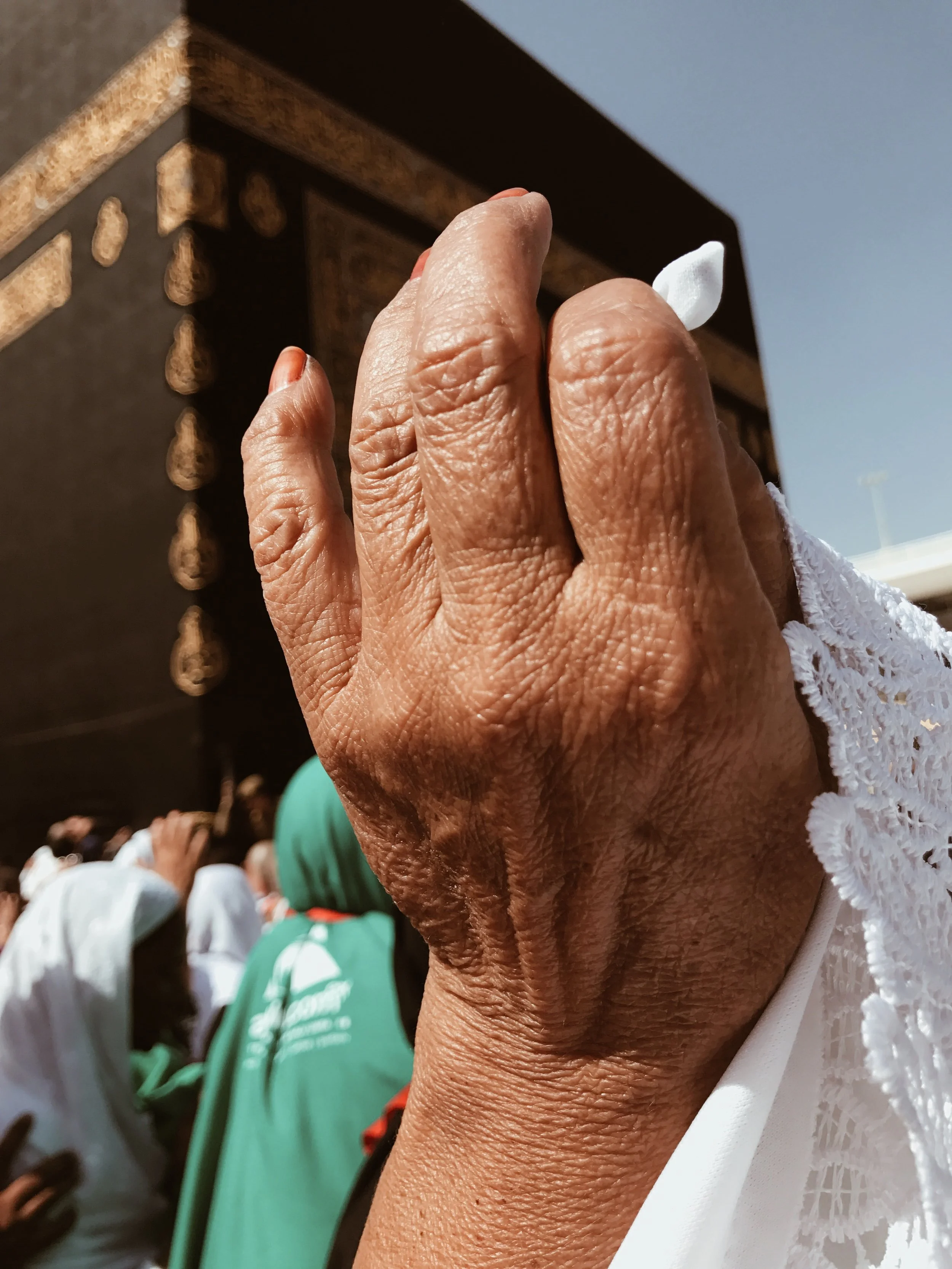  'Bismillah wa Allahu Akbar' (In the name of Allah and Allah is most Great)  One begins tawaaf at the Black Stone and walks counterclockwise seven times, raising your hand and reciting the above phrase each time you return to this corner. 