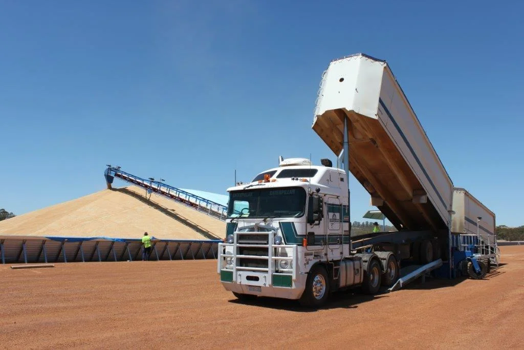 Drive Over Hopper in operation – B-double trailer