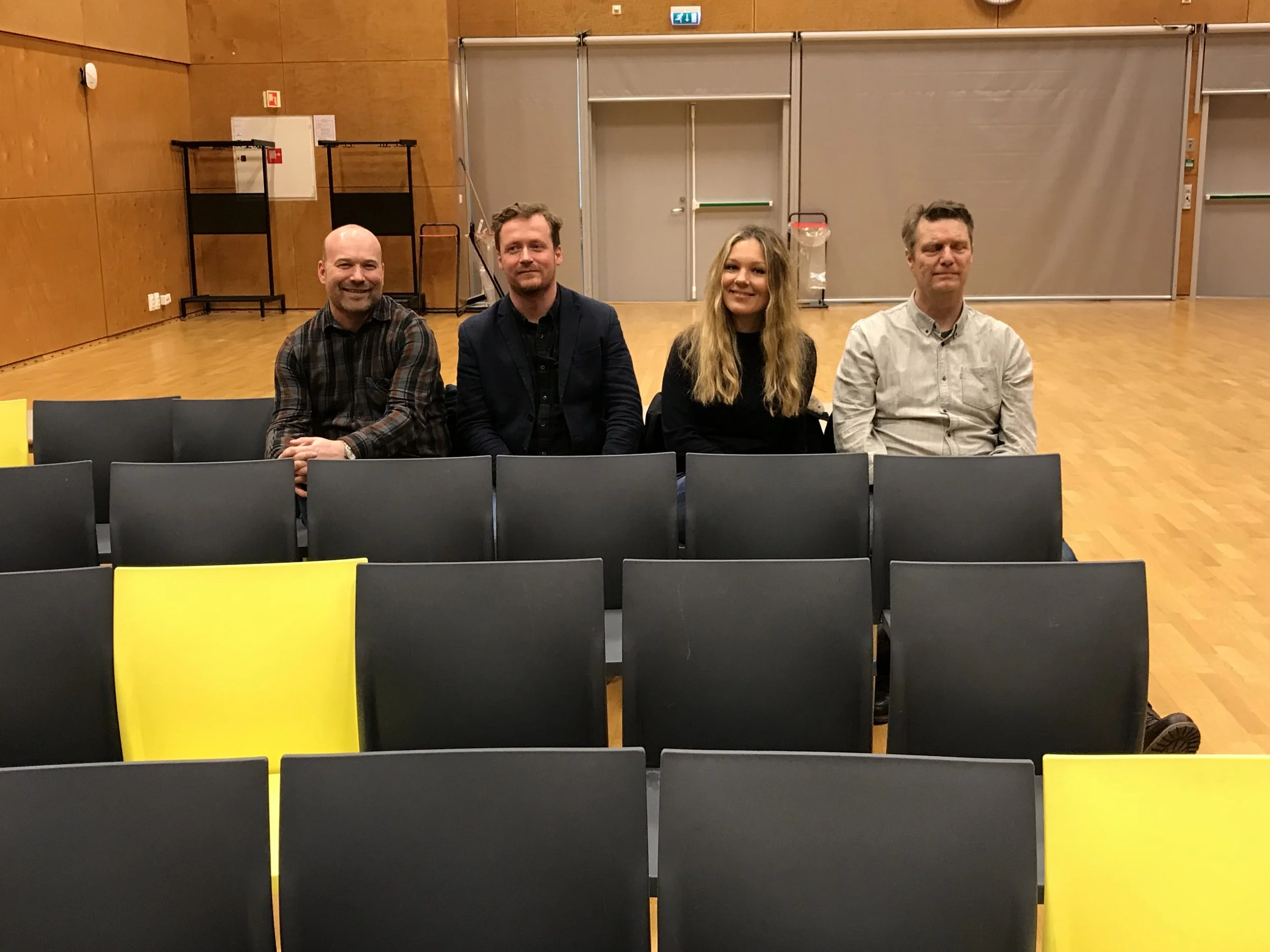 Litteraturprodusentne er på plass. Fra v: Anders Gaarder (Oslo), Gunnar Vilberg og Eldrid Johansen (Akershus), Widar Aspeli (Turneorganisasjonen i Hedmark)